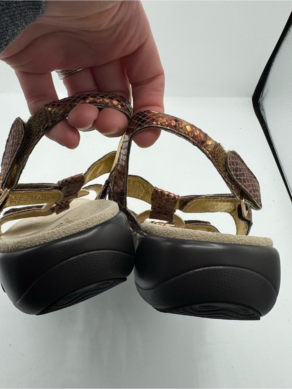 Alegria Julie Riches Metallic Bronze Snakeskin Comfort Sandal Size 38 US 7.5-8 - Picture 4 of 5